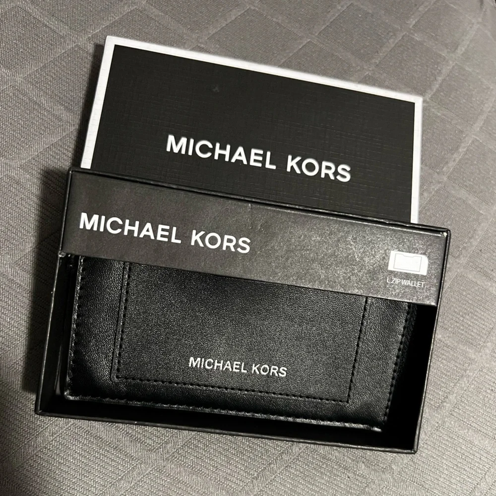 MICHAEL KORS Men's Leather Zip Wallet/black